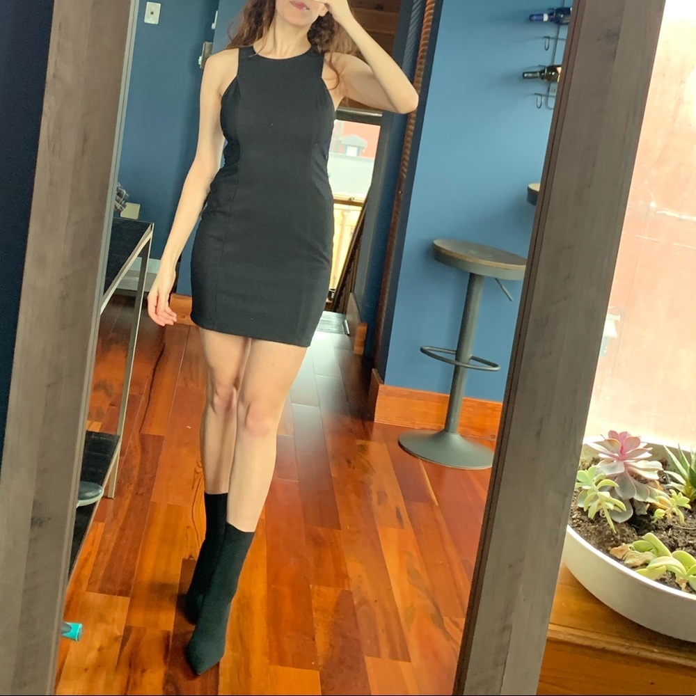 ✨ SOLD ✨Backless mini dress